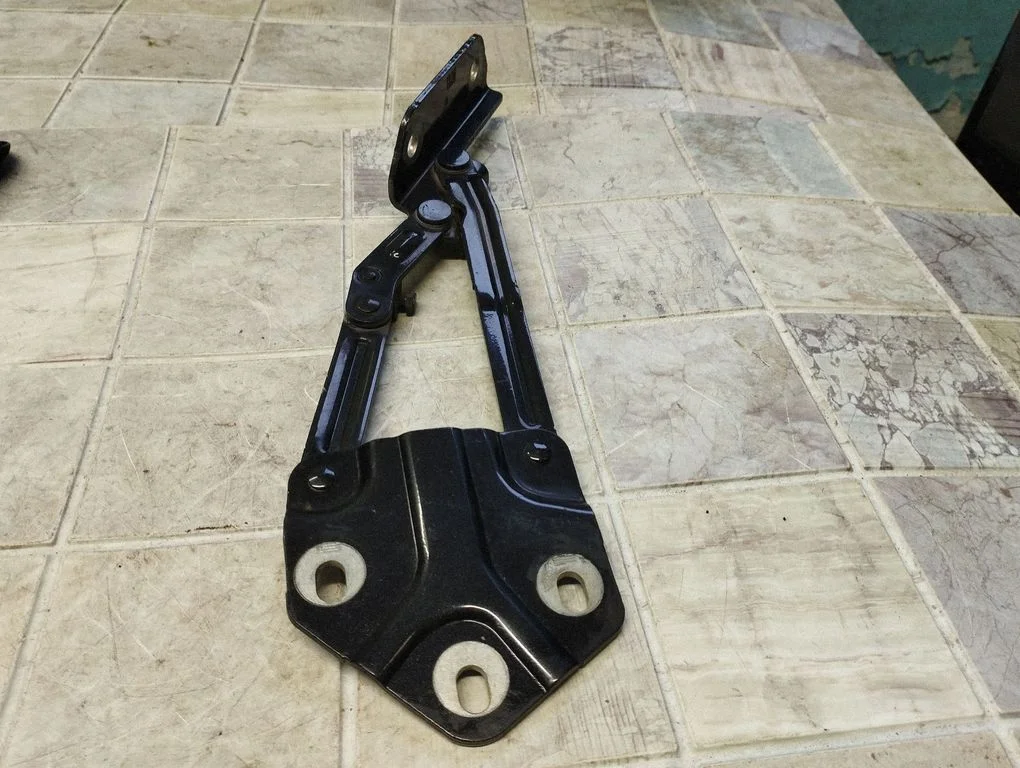 Mootorikapoti hinged – Volkswagen Touran I (2003-2010)