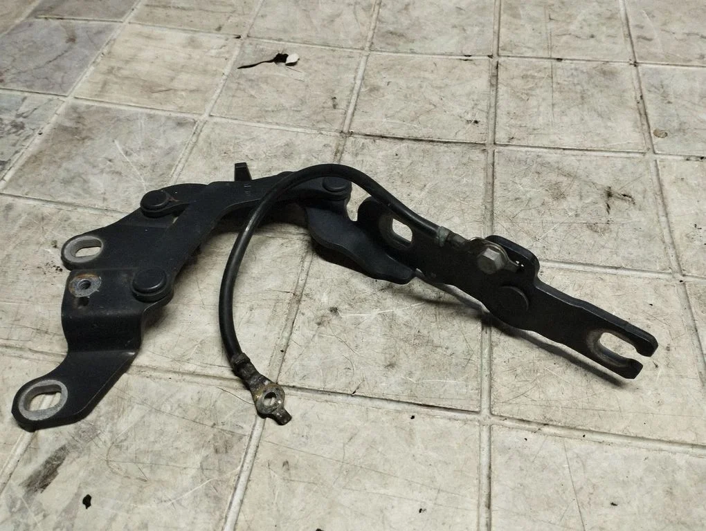 Mootorikapoti hinged – BMW 1-seeria E81 E87 (2004-2011)