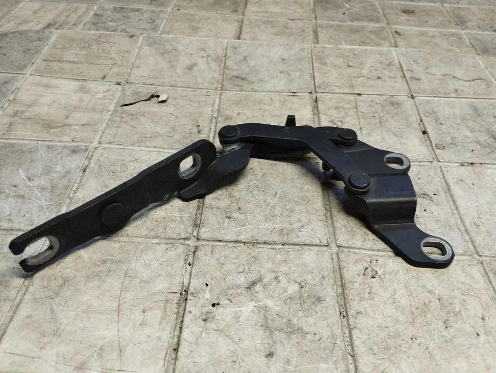 Mootorikapoti hinged – BMW 1-seeria E81 E87 (2004-2011)