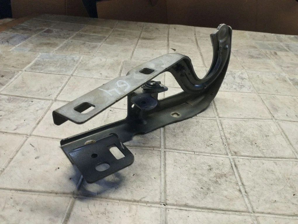 Engine bonnet/hood hinges – Peugeot 3008 I (2008-2015)