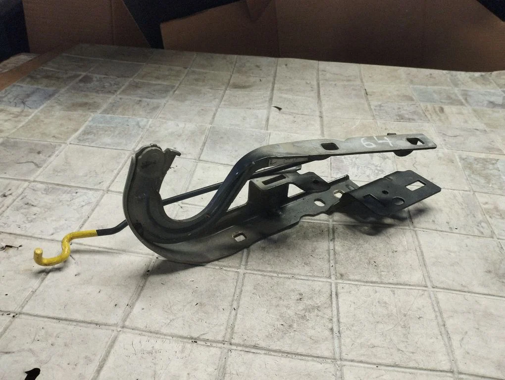 Engine bonnet/hood hinges – Peugeot 3008 I (2008-2015)