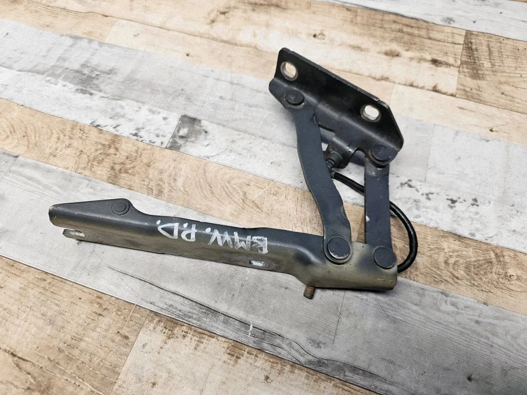 Engine bonnet/hood hinges 008728