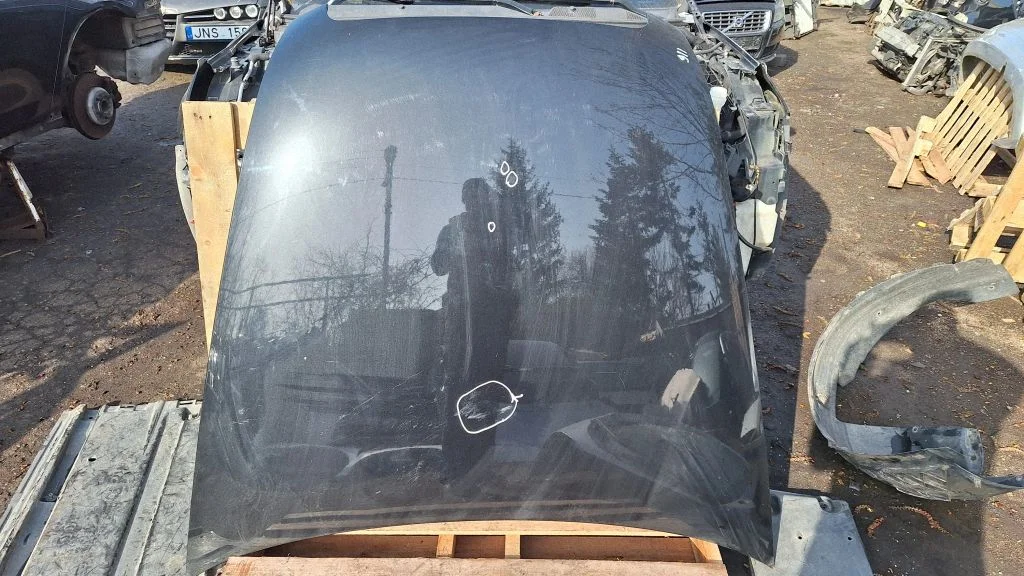 Engine bonnet/hood – front