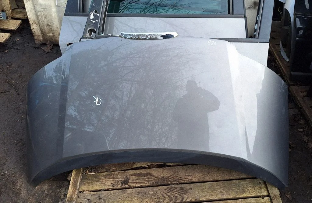 Engine bonnet/hood – front