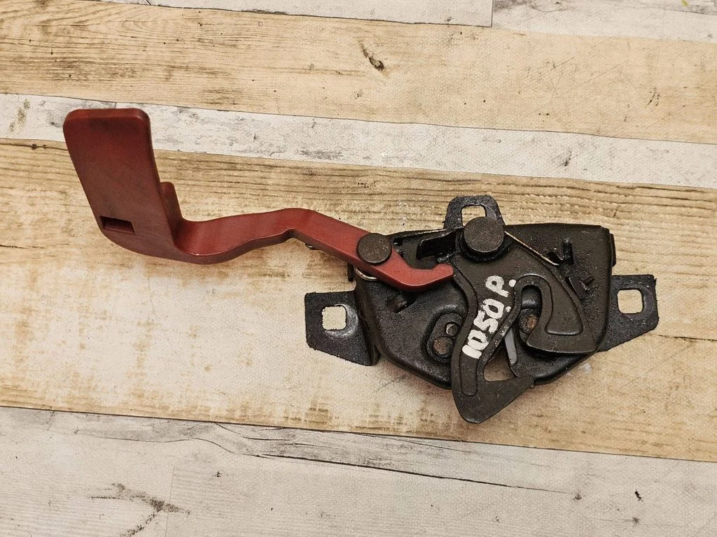 Engine bonnet/hood lock/catch