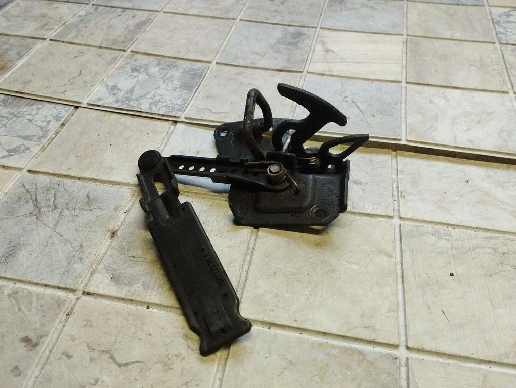 Mootorikapoti lukk 4B0823480E