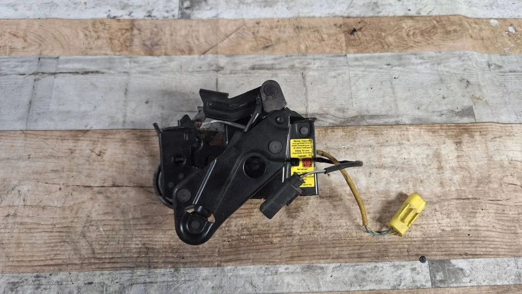 Engine bonnet/hood lock/catch 7184441
