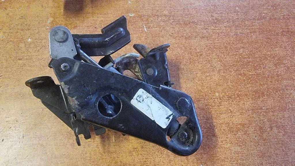 Engine bonnet/hood lock/catch 7183762