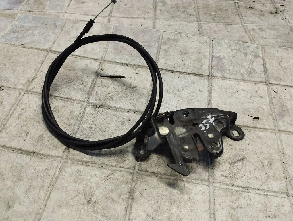 Engine bonnet/hood lock/catch