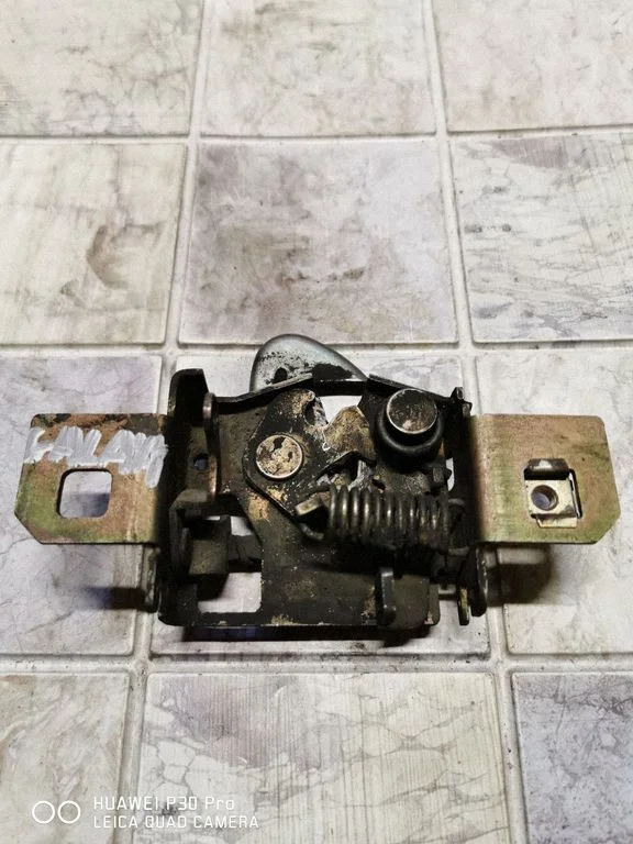 Engine bonnet/hood lock/catch – Ford Galaxy (2000-2006)