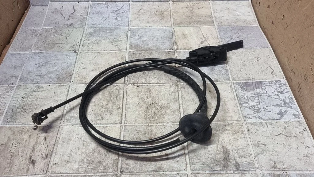 Engine bonnet/hood lock release cable – front