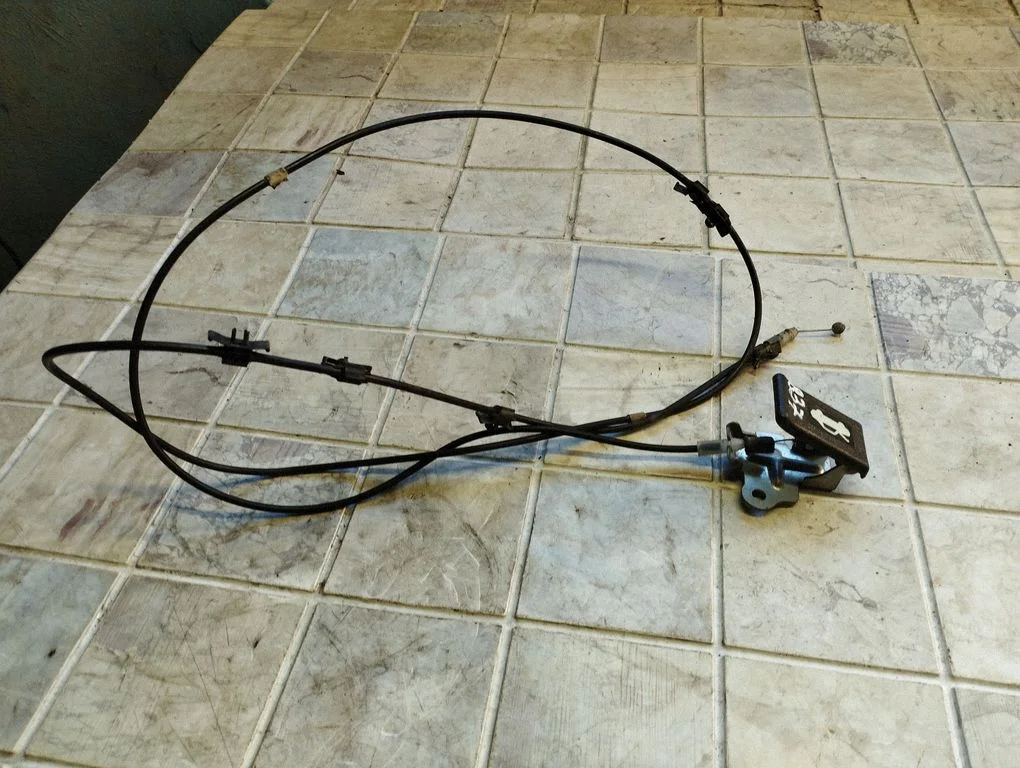 Engine bonnet/hood lock release cable