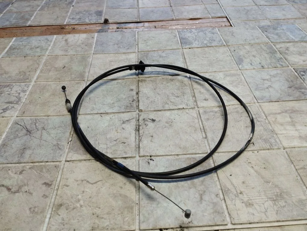 Engine bonnet/hood lock release cable