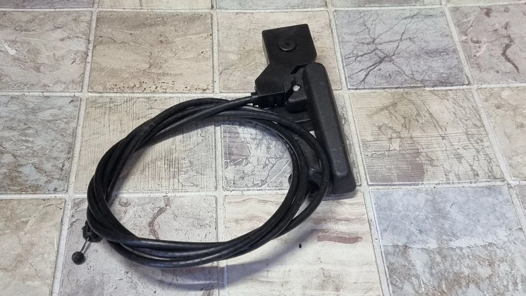 Engine bonnet/hood lock release cable 12845861
