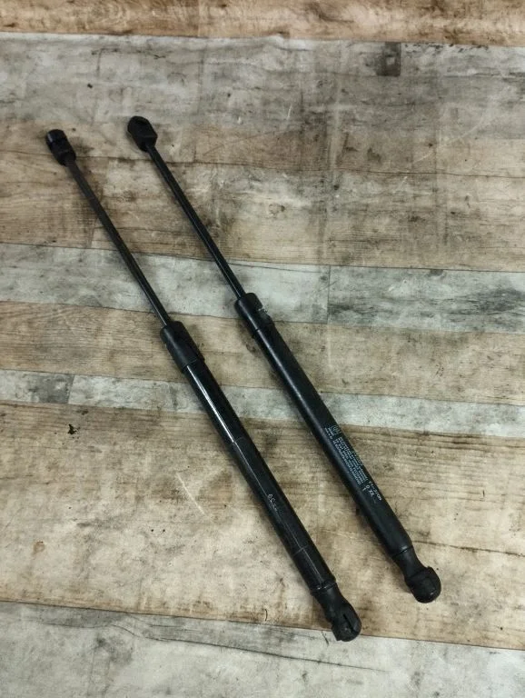 Front bonnet/hood damper/strut 811602B010