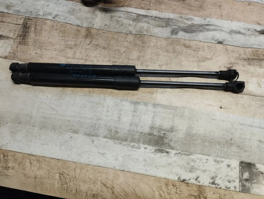 Mootorikapoti amortisaator – BMW X1 E84 (2009-2015)
