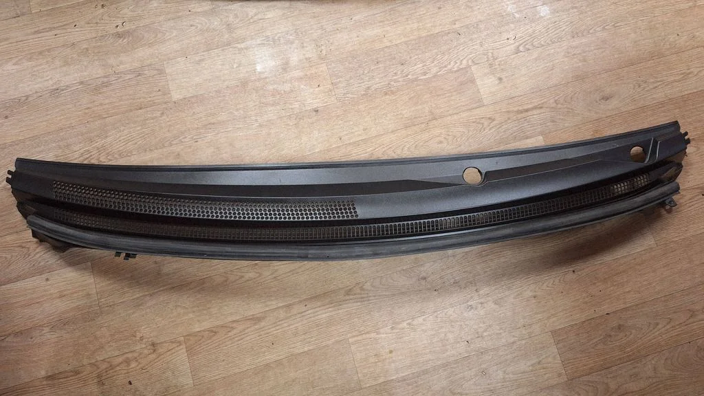 Wiper trim MR74054131