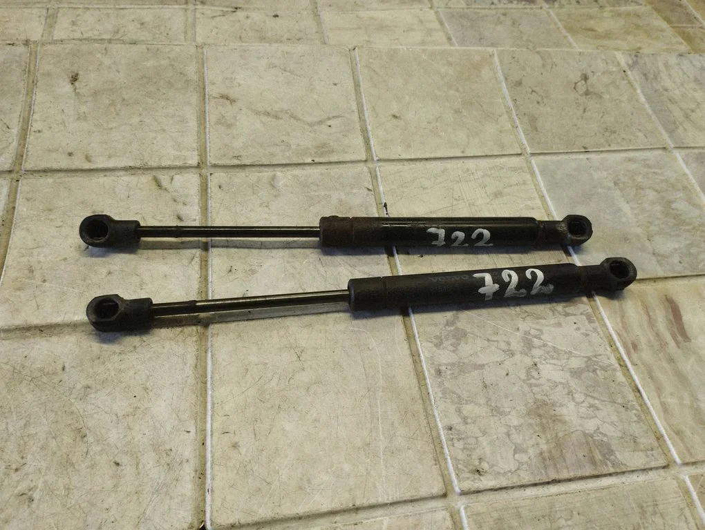 Front bonnet/hood damper/strut 9154605