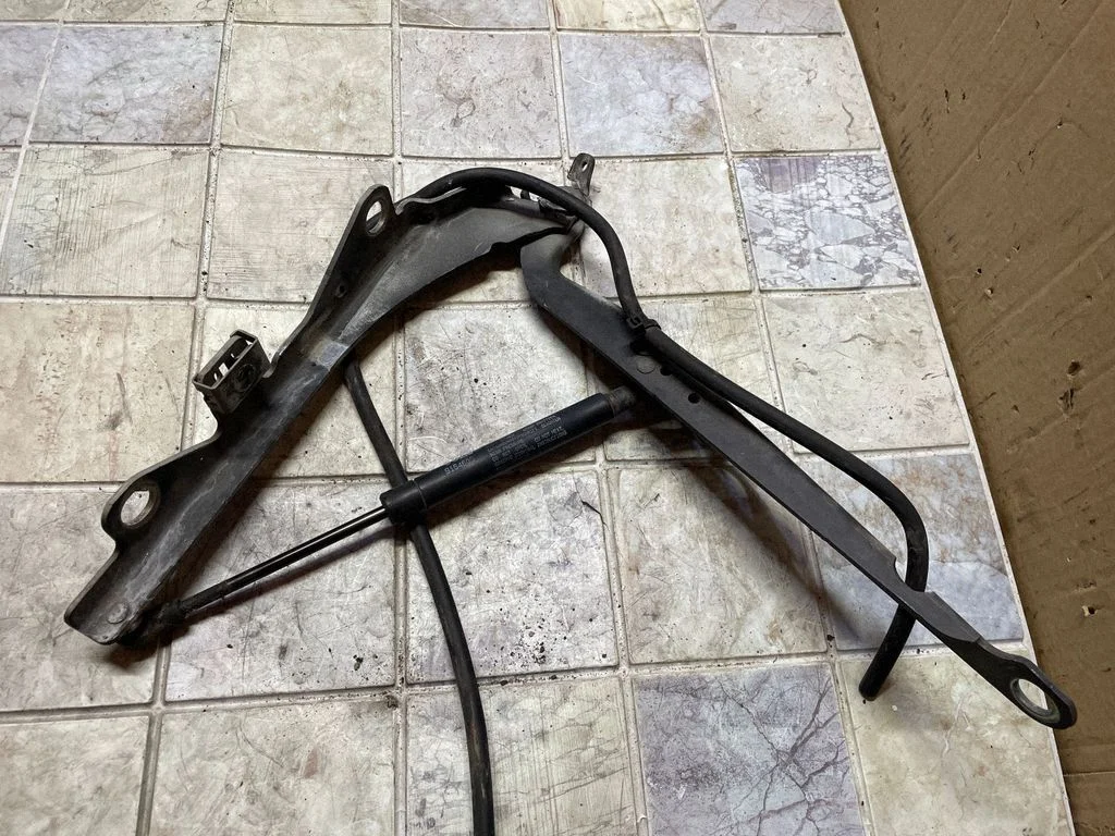 Front bonnet/hood damper/strut 9154605