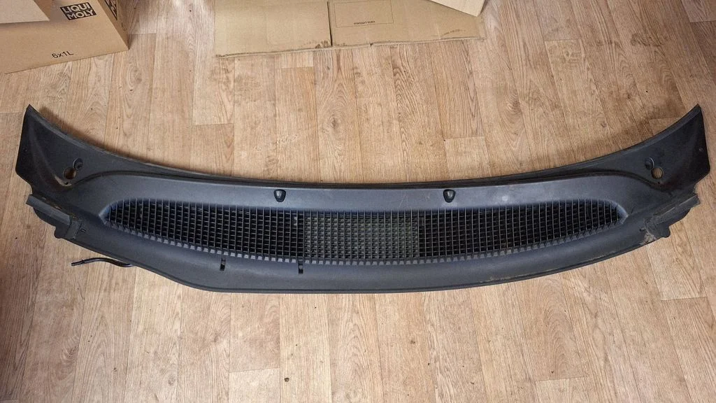 Wiper trim 04717553AD