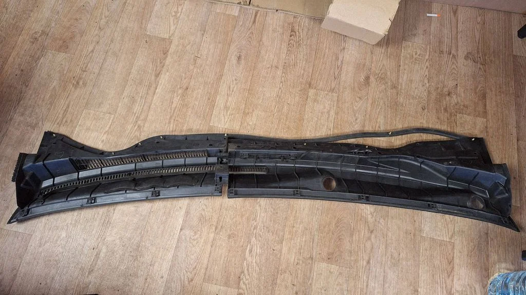 Wiper trim 557810F010