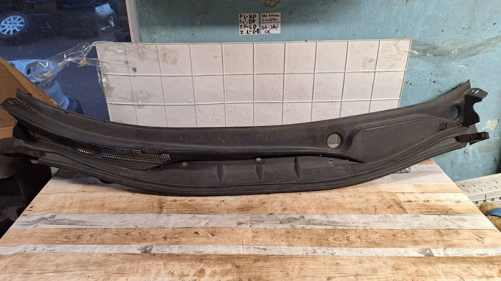 Wiper trim 668623TA0A