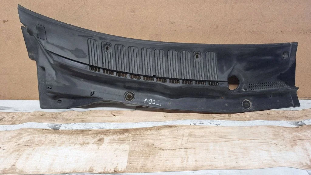 Wiper trim 66862BU200