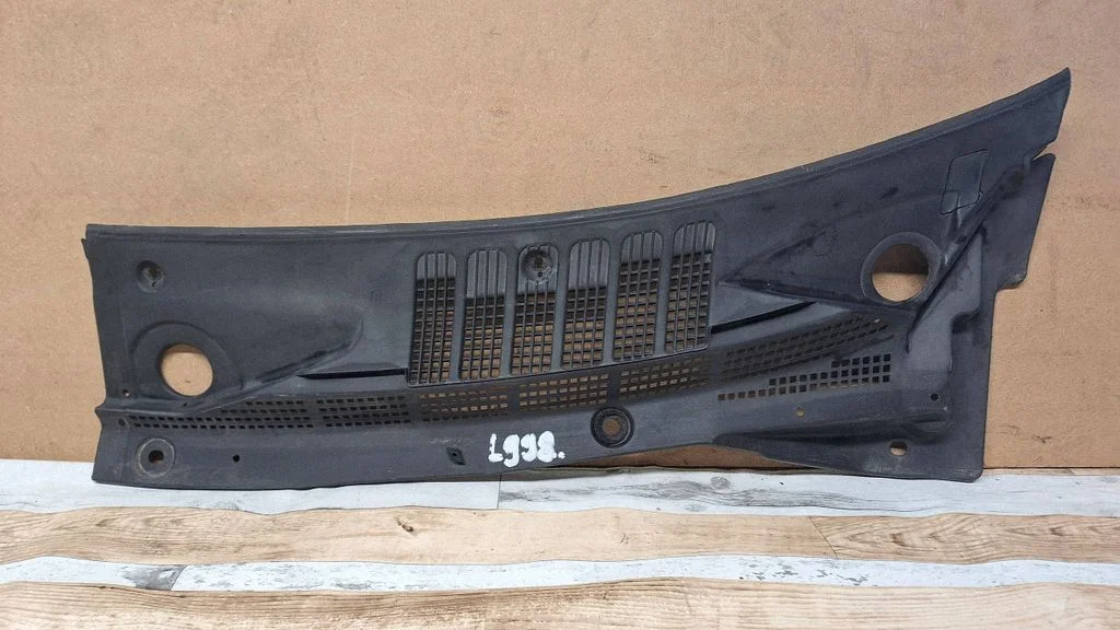 Wiper trim 66863BU200