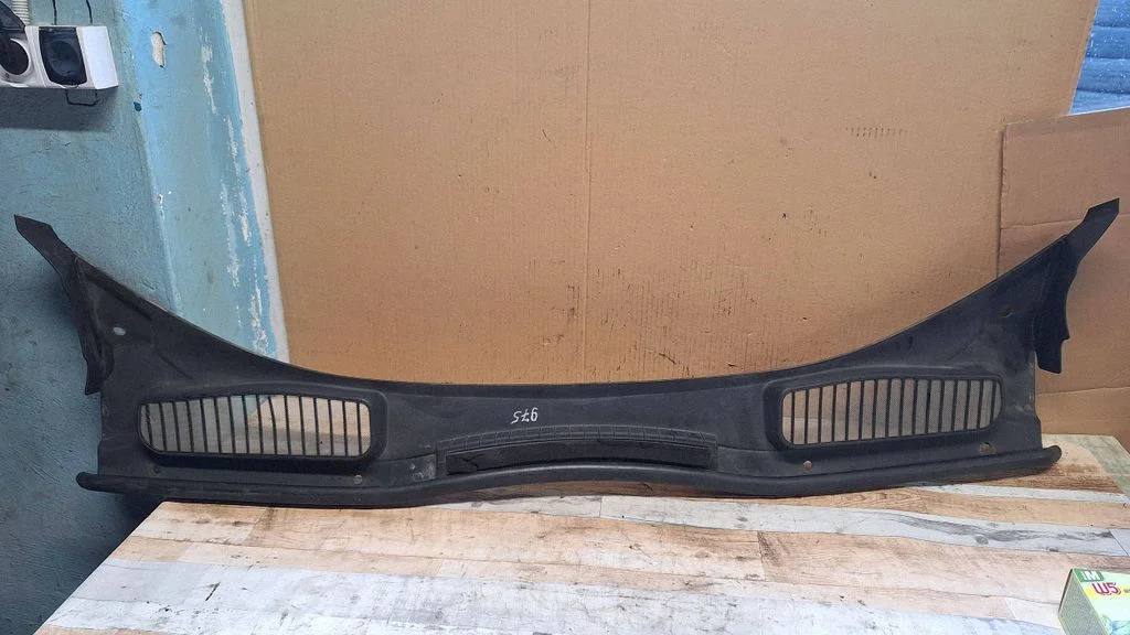 Wiper trim AM51R02216AC