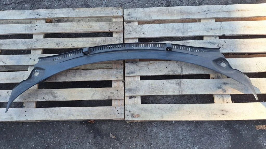 Wiper trim – Ford Galaxy (2000-2006)