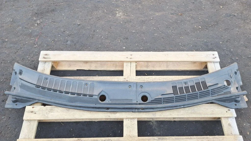 Wiper trim – Nissan Almera N16 (2000-2010)
