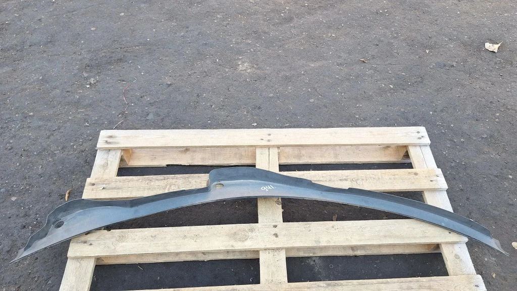 Wiper trim 8K1819403