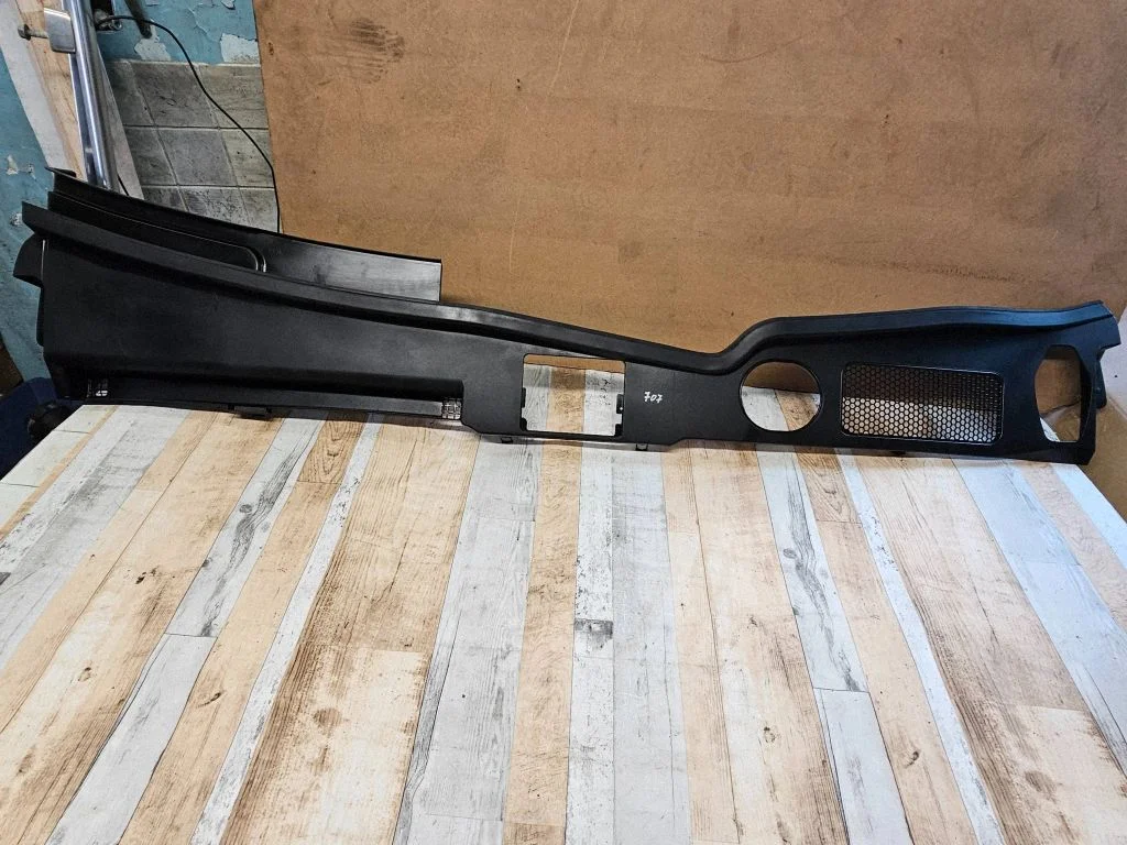 Wiper trim 8R1819447C