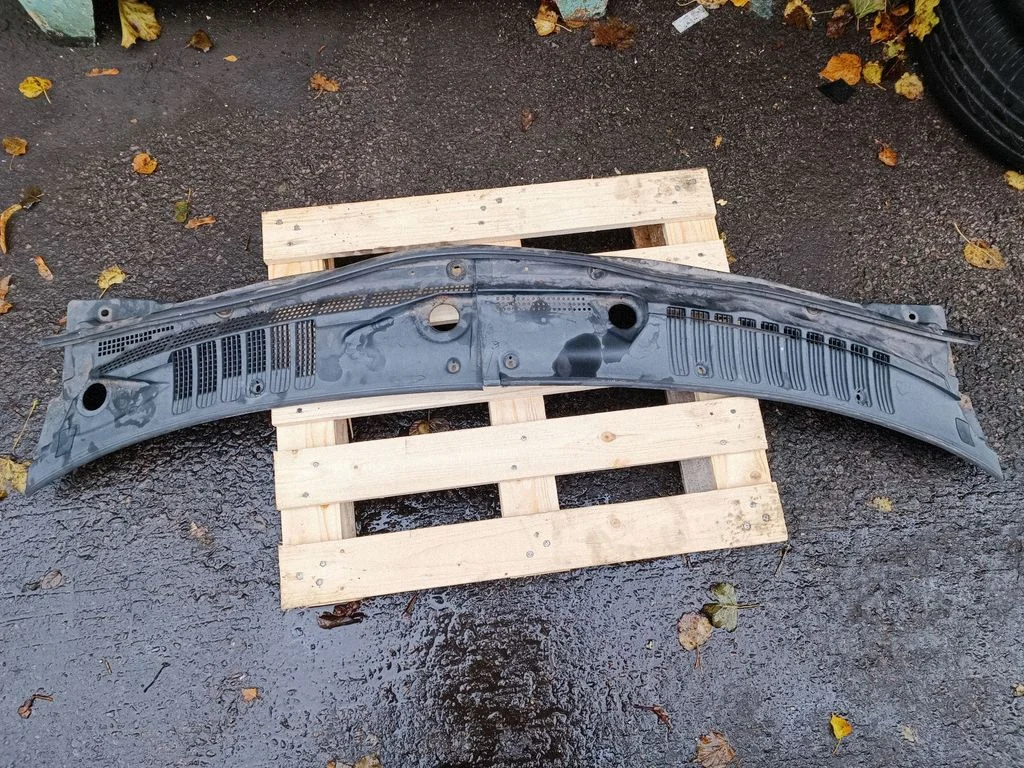Wiper trim – Nissan Almera N16 (2000-2010)
