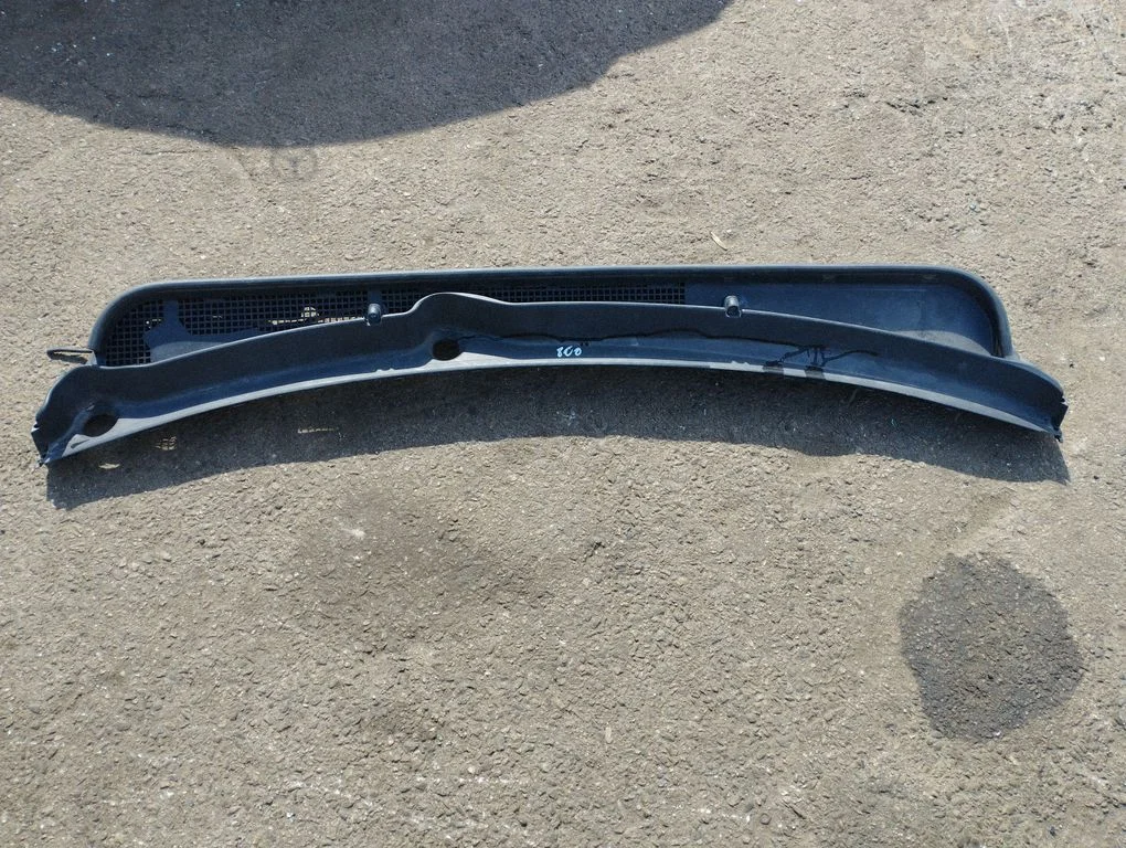 Wiper trim 91411AJ010