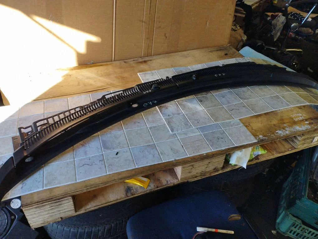 Wiper trim 735387351