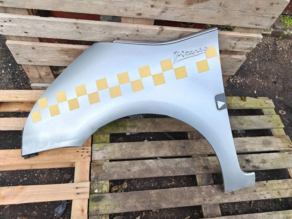 Fender – left