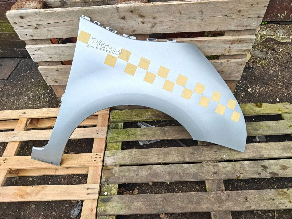Fender – front right
