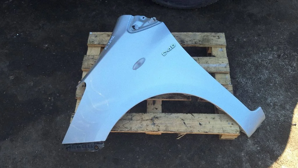 Fender – front left