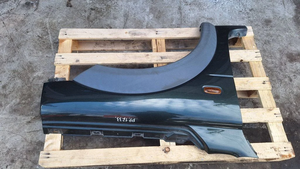 Fender – front right