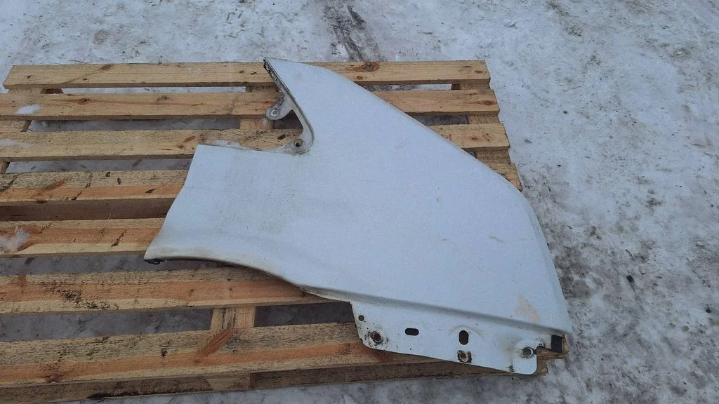 Fender – front left