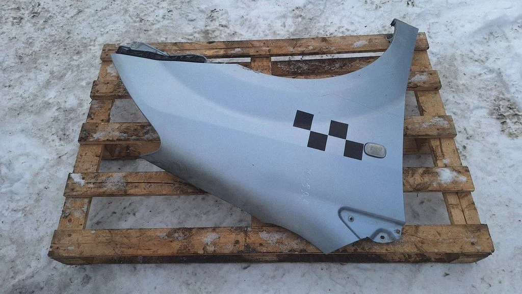 Fender – front right