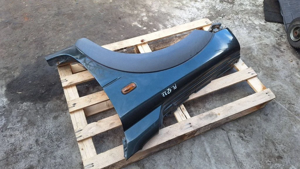 Fender – front left