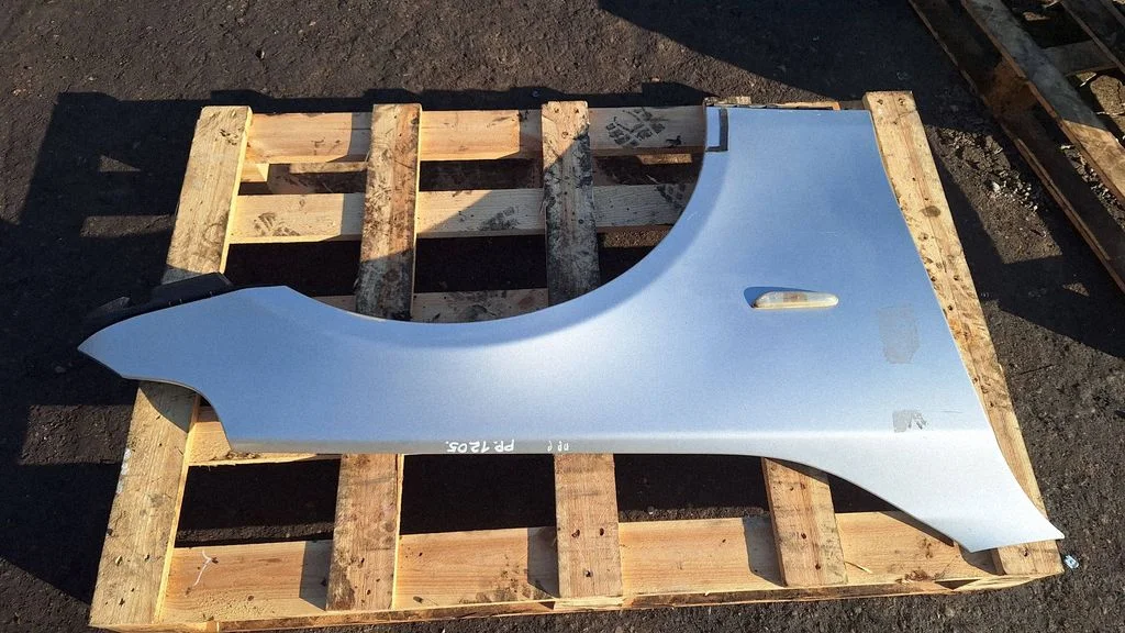 Fender – front right