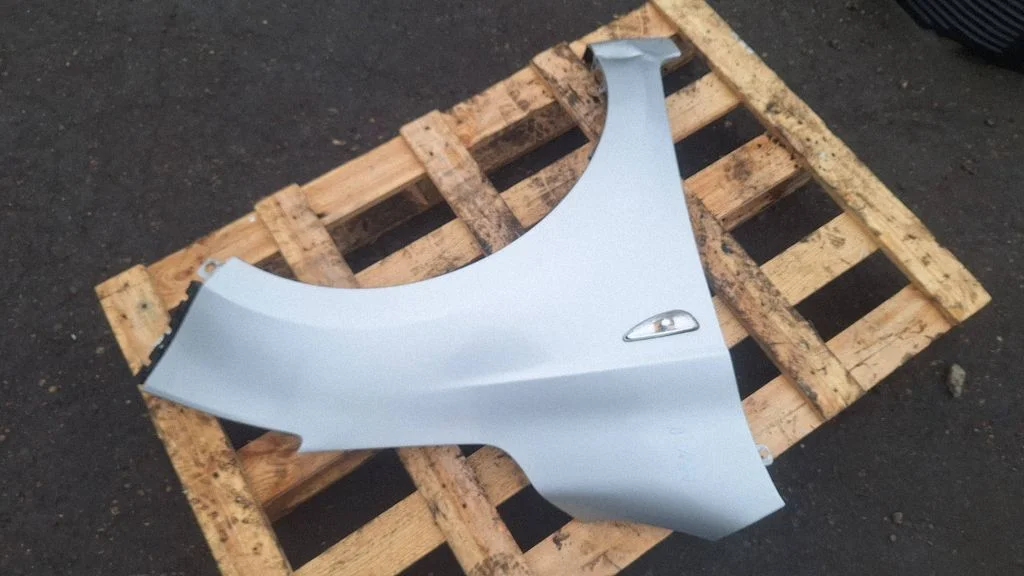 Fender – front right