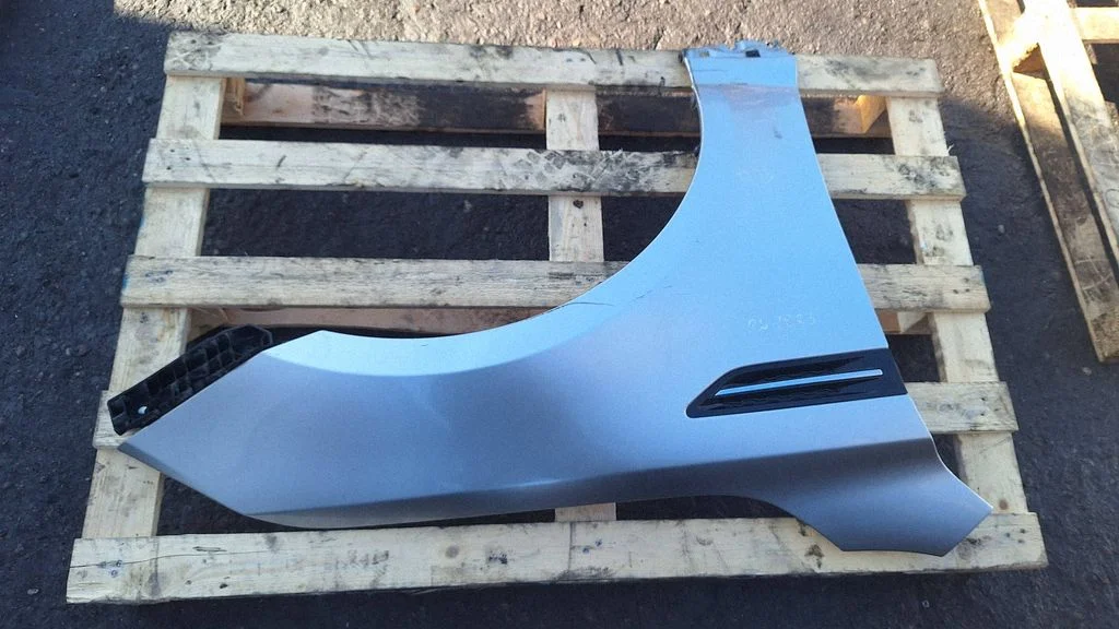Fender – front right