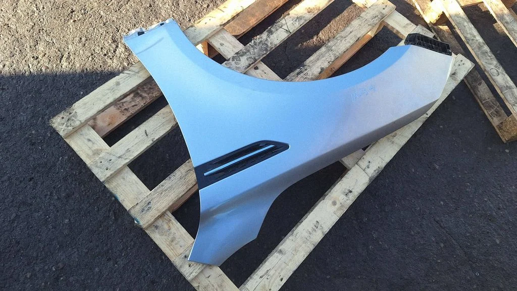Fender – front left