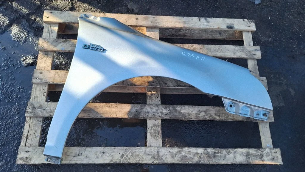 Fender – front right
