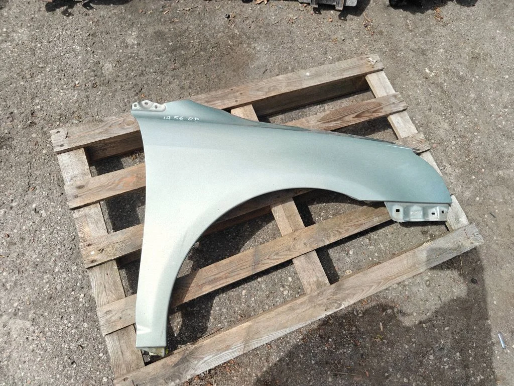 Fender – front right