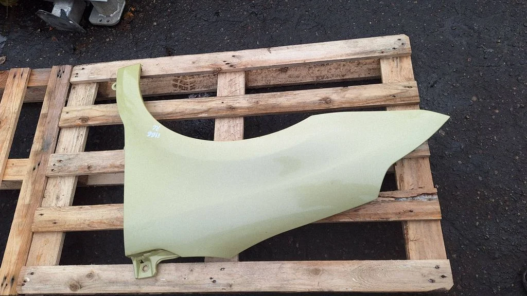 Fender – front left